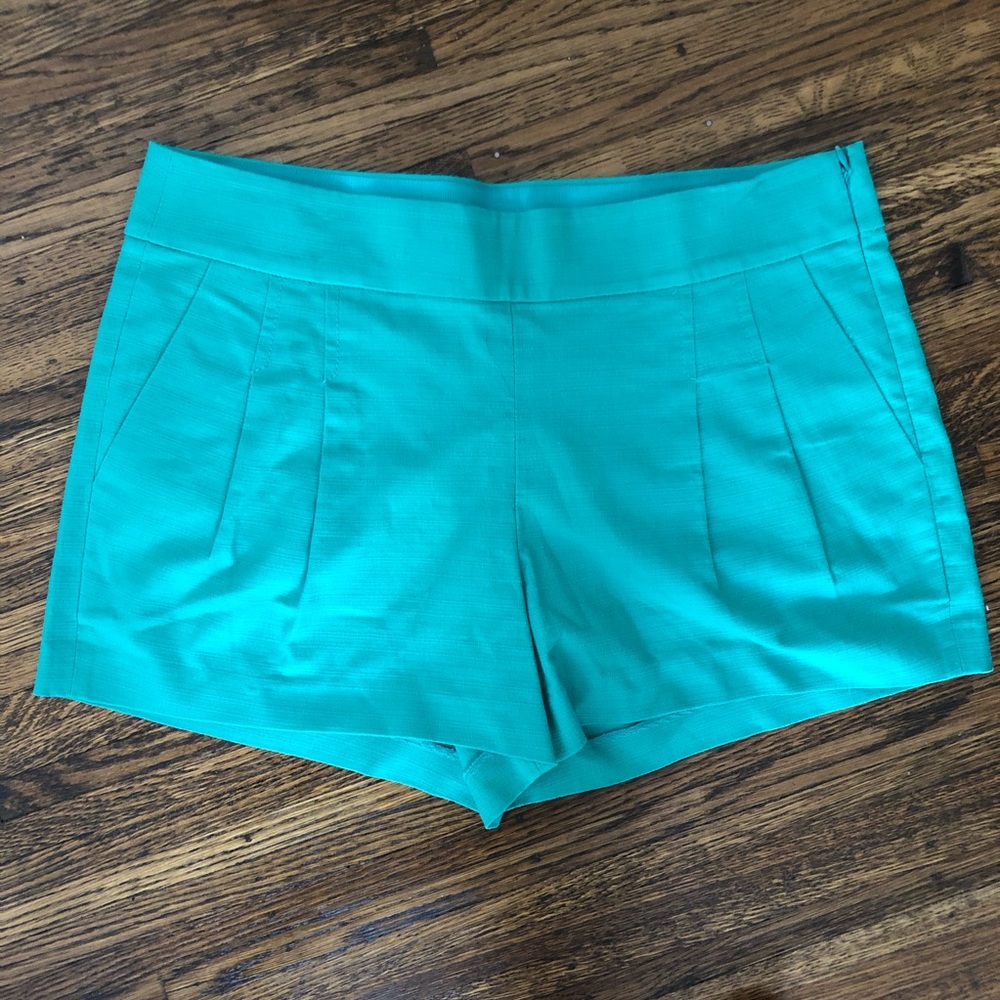 JCREW LINEN GREEN PLEATED SHORTS (NEW)